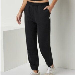 VUORI BOYFRIEND JOGGERS WOMENS LARGE